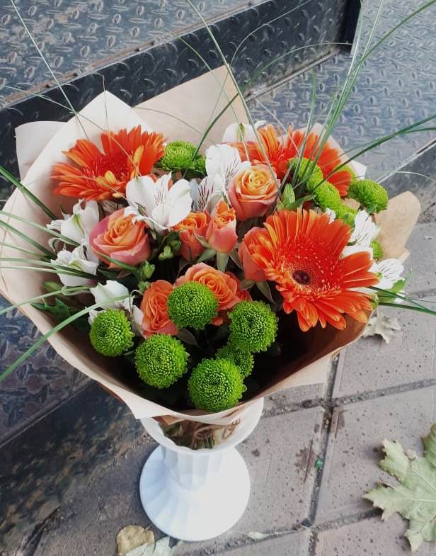 Букет цветов из: Герберы, Хризантемы, Альстромерии и Розы в Новоорске