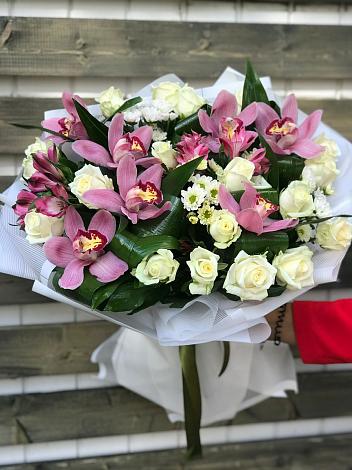 Букет цветов из: Розы и Хризантемы в Новоорске