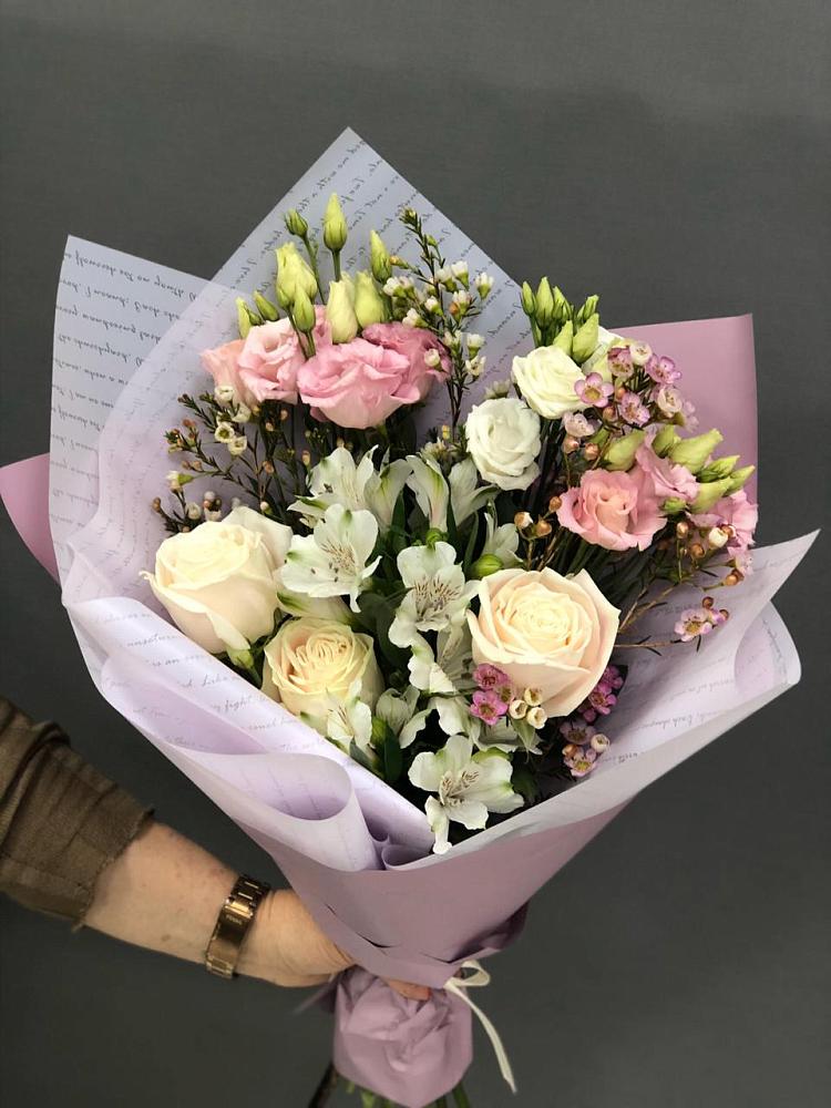 Букет цветов из: Альстромерии, Розы и Лизиантусы в Новоорске