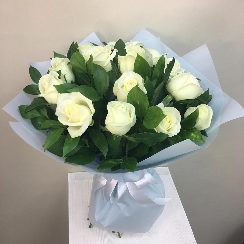 Букет 15 Белых роз Проуд в Новоорске