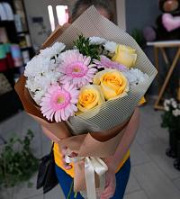 Букет цветов из:  Герберы, Розы и Хризантемы в Новоорске