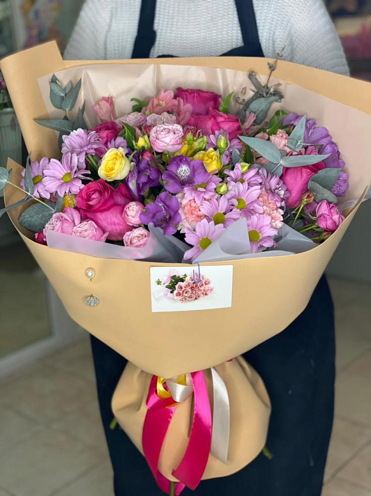 Букет цветов из: Хризантемы, Гвоздики и Альстромерии в Новоорске