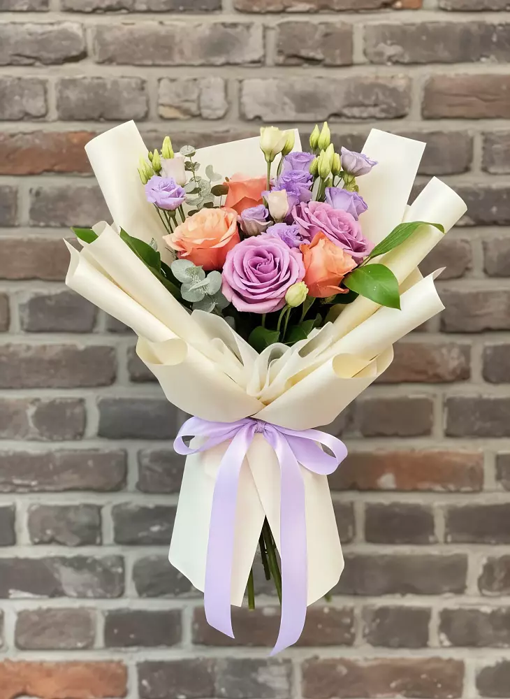 Букет цветов из: Лизиантусы и Розы в Новоорске