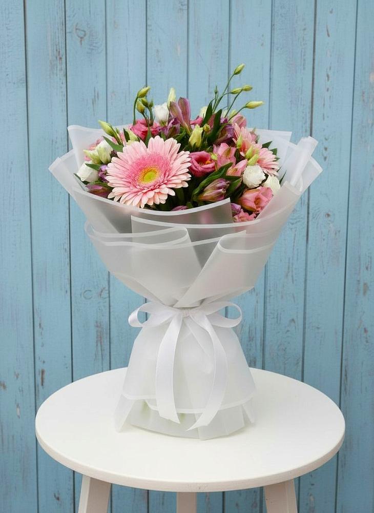 Букет цветов из: Герберы, Альстромерии и Лизиантусы в Новоорске