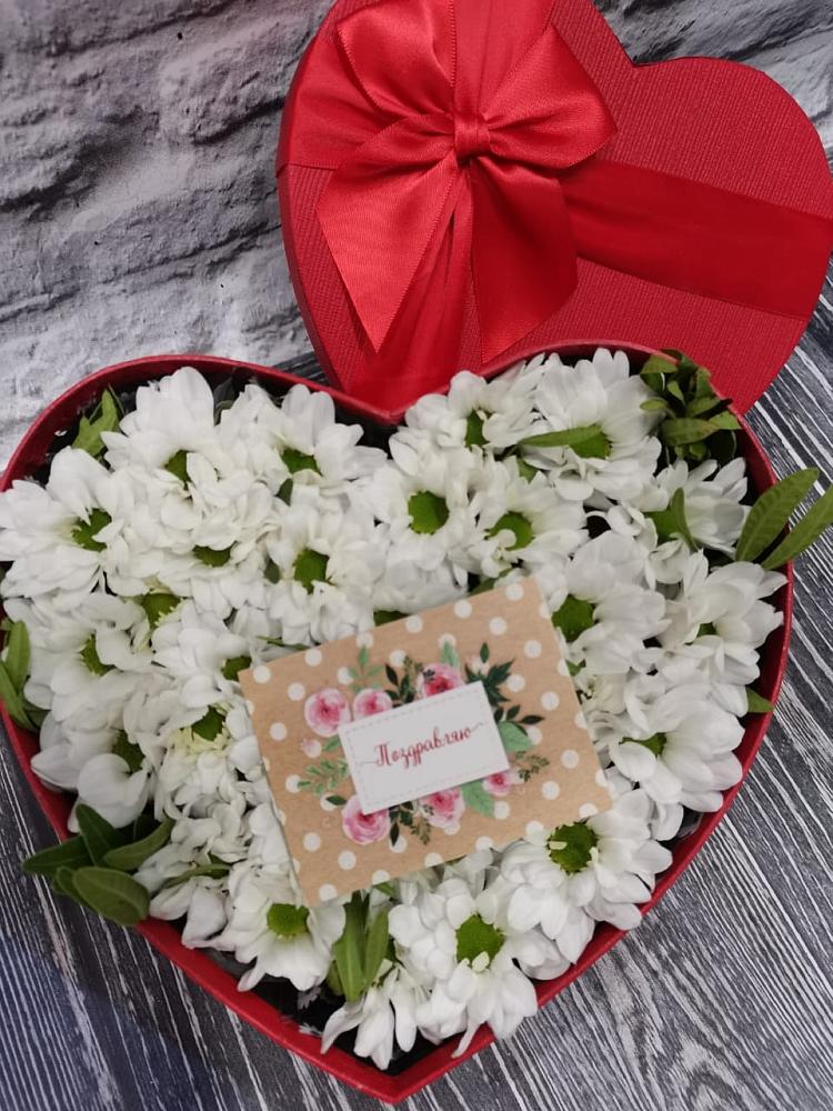 Цветочная композиция из Хризантемы в виде сердца в Новоорске