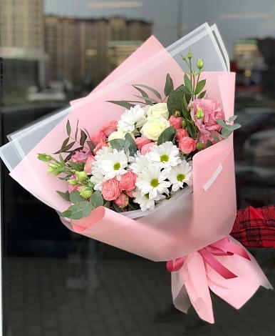 Букет цветов из: Розы, Лизиантусы и Хризантемы в Новоорске
