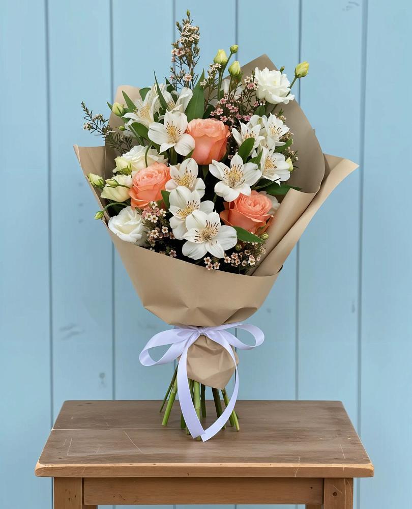 Букет цветов из: Альстромерии, Лизиантусы, Розы и Хризантемы в Новоорске
