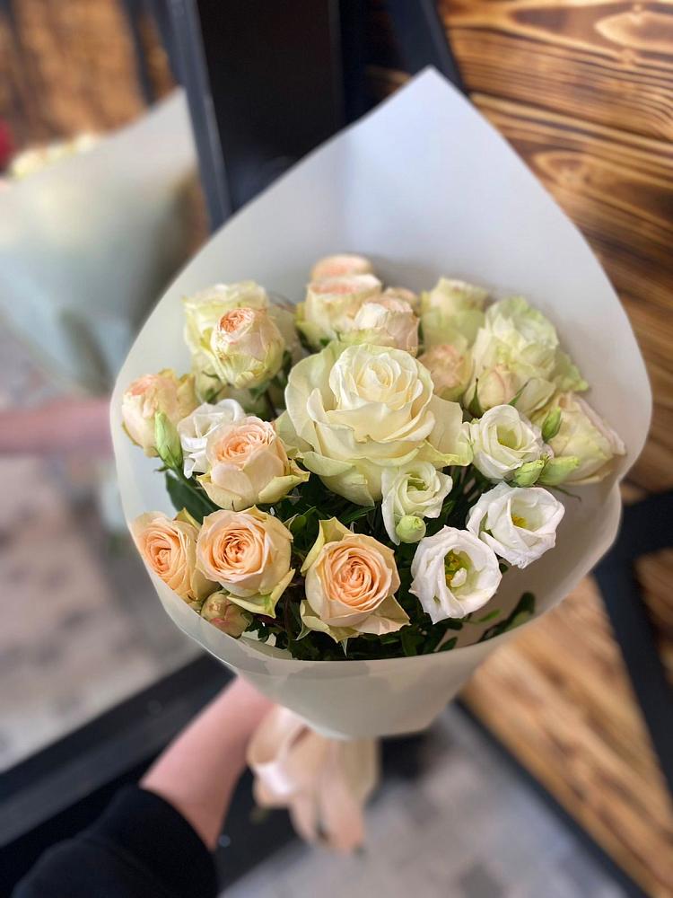 Букет цветов из: Розы и Лизиантусы в Новоорске